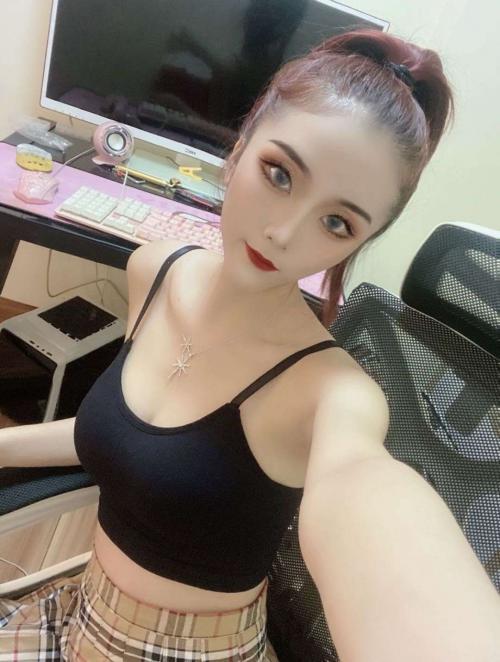 年轻白嫩，兼职小妹妹 第1张
