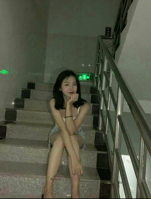 黑丝制服诱惑可盐可甜三点粉嫩 第2张