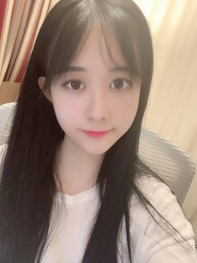 天府广场燕子，清纯可爱小美女，口活了得，做爱花样多，水箫给力 第1张