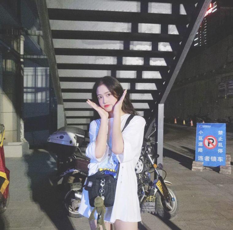 成都约个骡马市的妹纸 第1张