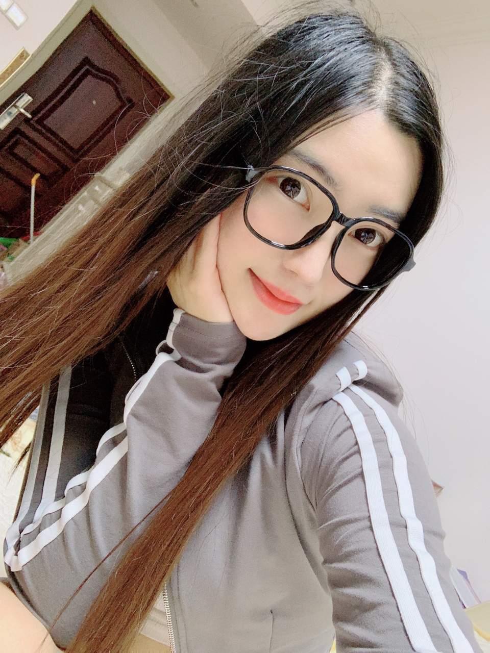 约炮大奶女神活好很配合 第2张