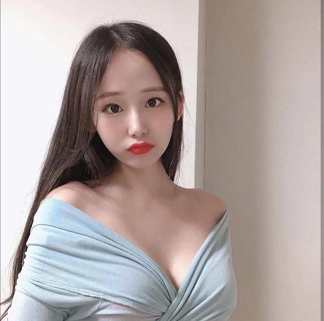 2020年9月6性感妩媚的妹子,身材够劲爆 第1张