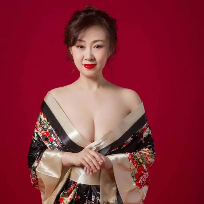 龙泽东北骚妇 第1张