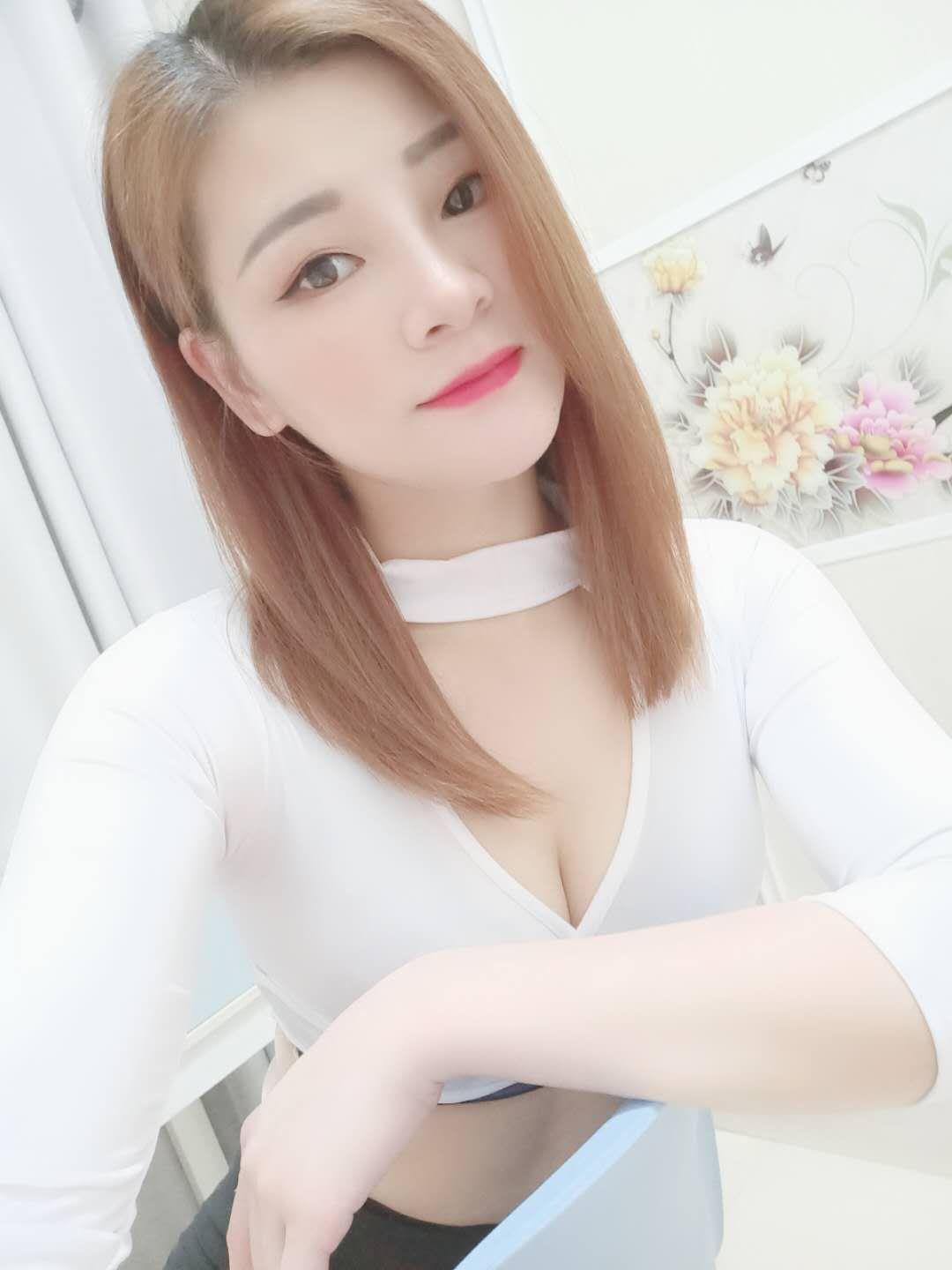 高挑丰满性感少女 第1张