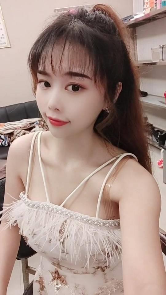 五官标准的佳佳 第1张