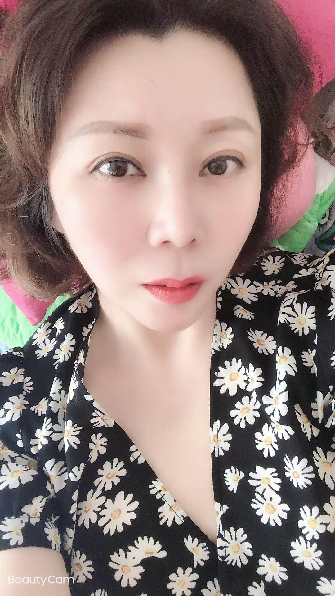朝阳气质美女 第1张