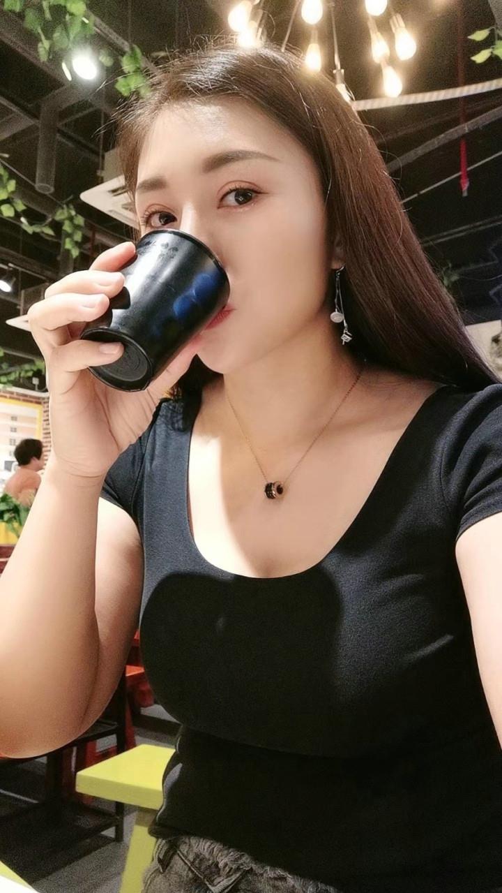 佛山大胸少妇 第3张