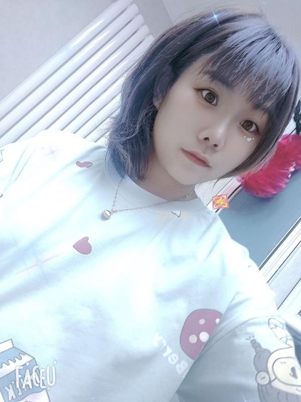 群里便宜妹子 第1张
