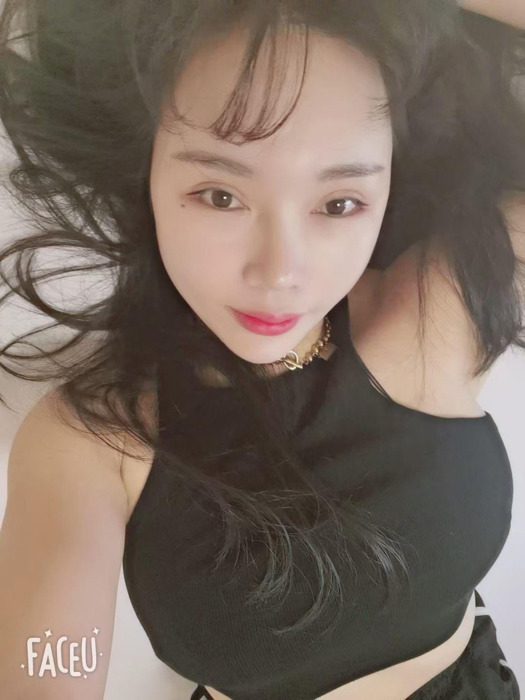 深圳龙华肤白美胸小姐姐 第1张