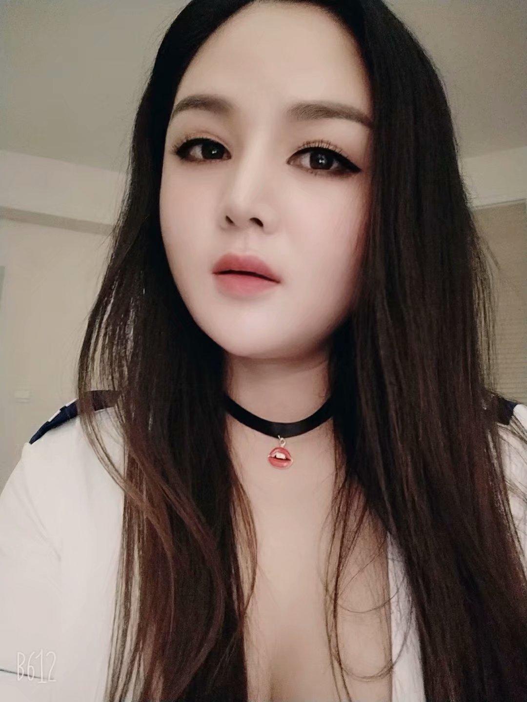 武汉菱角湖美女 第1张