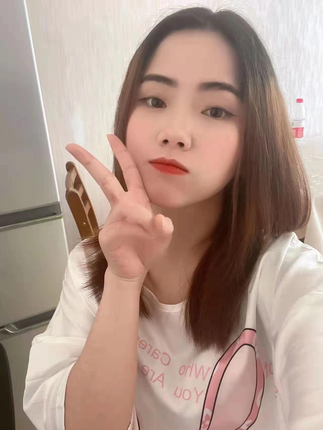 布依族02年的妹子，刚满20岁 第2张