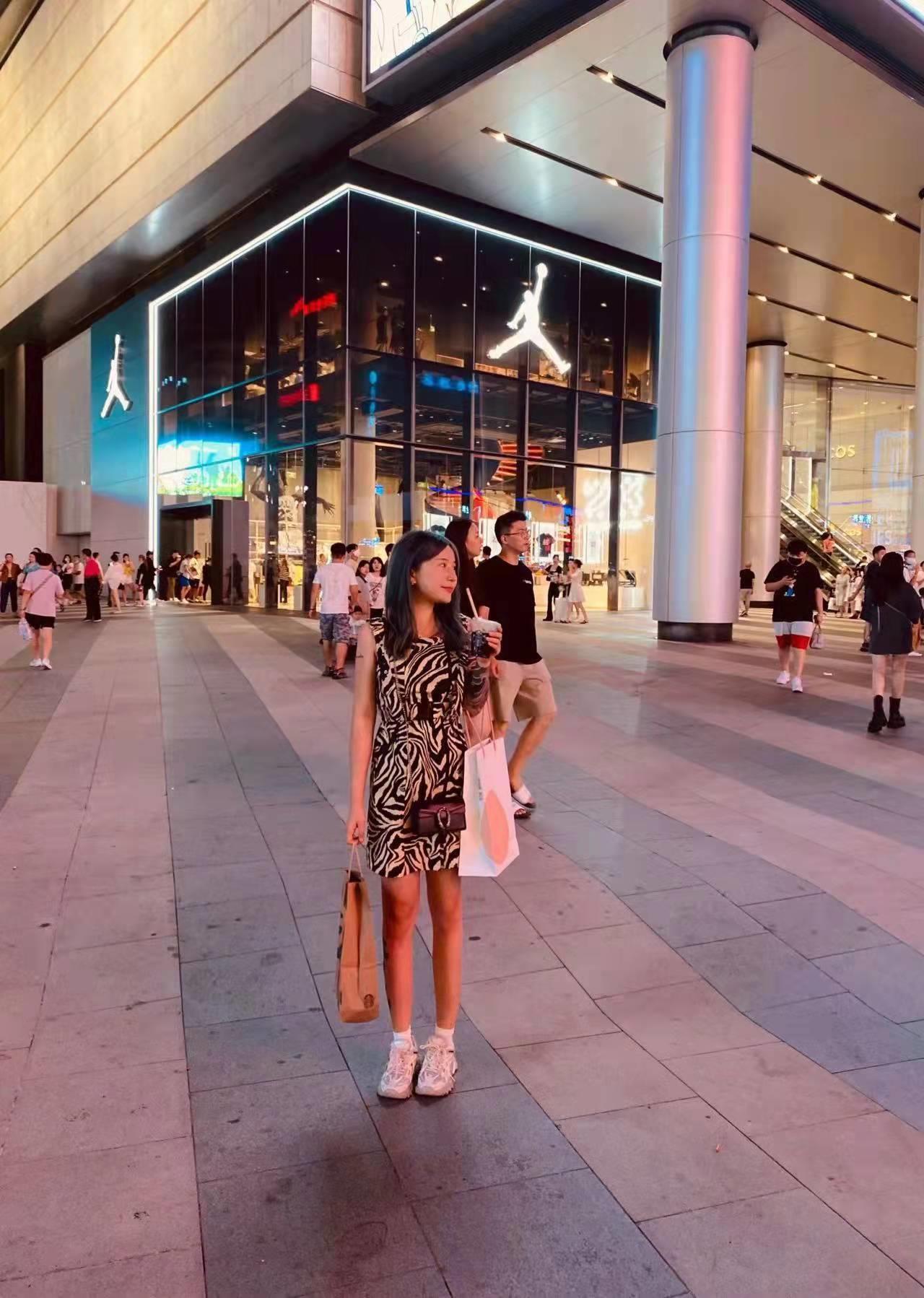 西大望路再刷带珠子做口活的00后铁锤妹妹 第2张