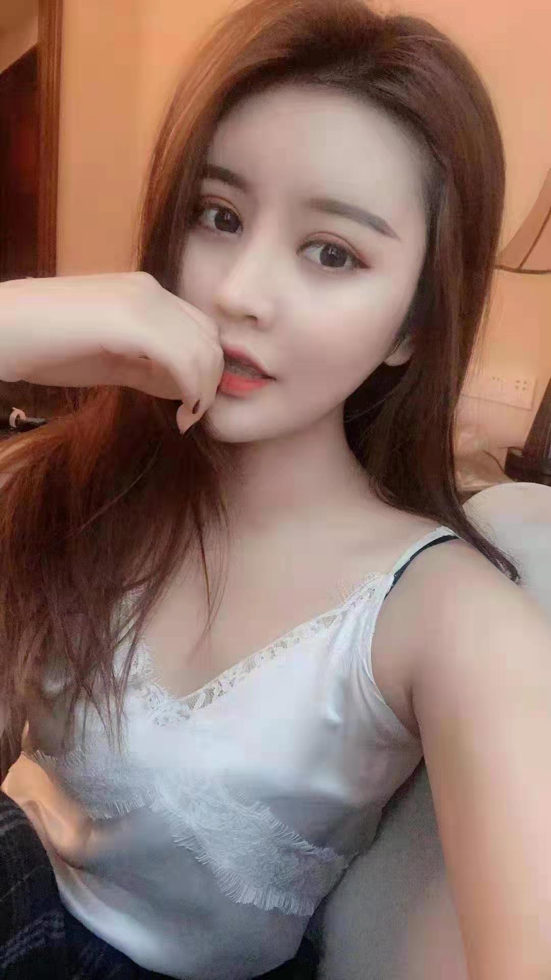 南都口活不错的美女 第1张