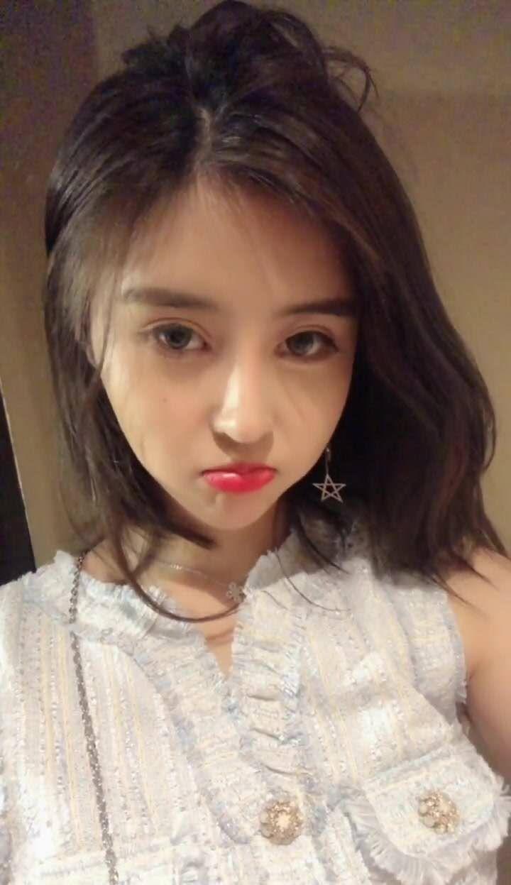 南京刚下水还不错的一个小美女 第2张