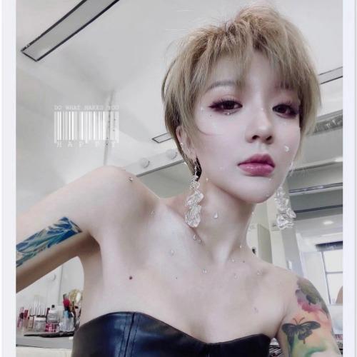 短发靓妹 第1张